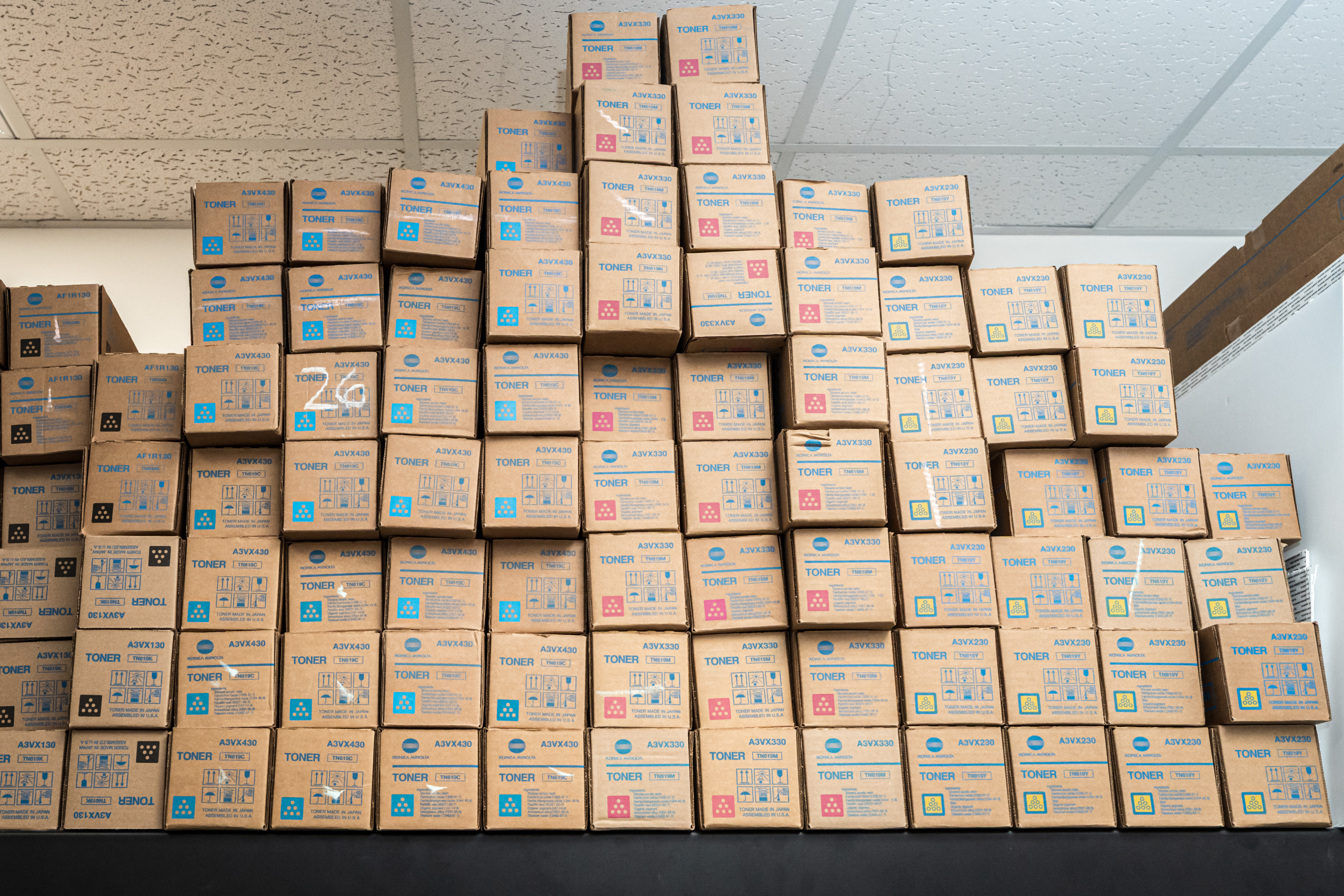 Toner supply wall